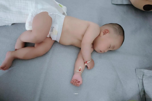 巴音郭楞蒙古怀孕多久会显肚子